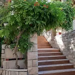 Tania * Hvar Town